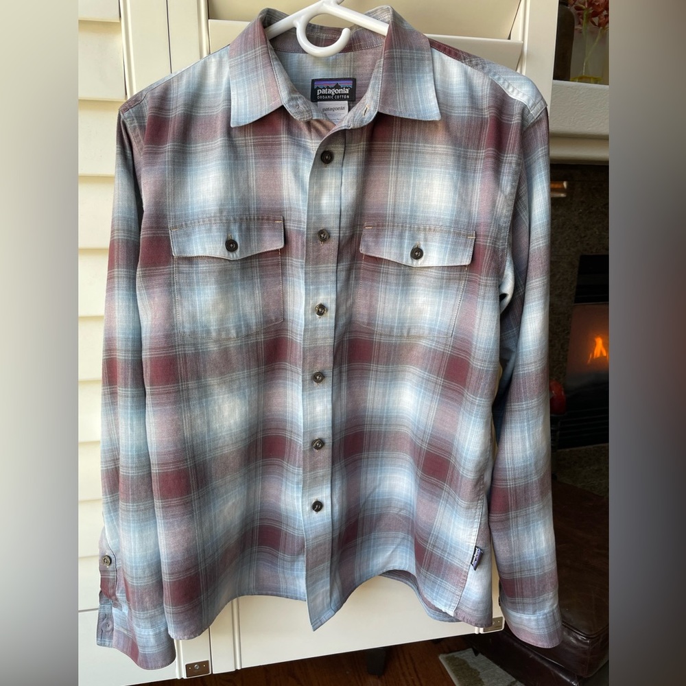 Men’s small Patagonia long sleeve button down shirt